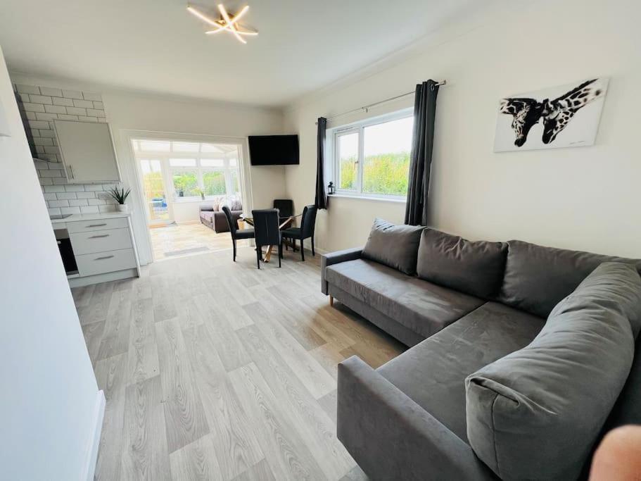 סנט קלירס 2 Bedroom Holiday Home In The Heart Of West Wales מראה חיצוני תמונה