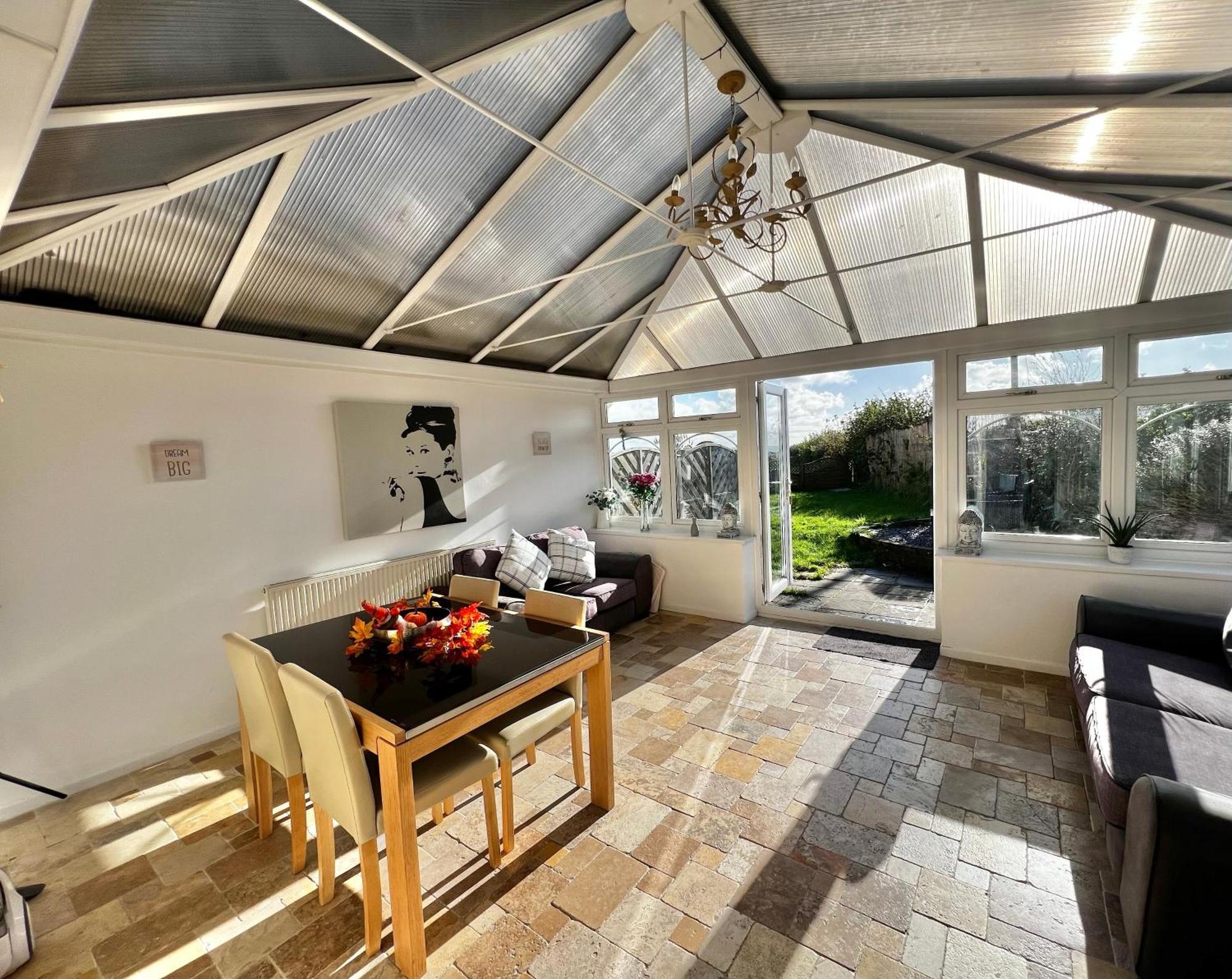 סנט קלירס 2 Bedroom Holiday Home In The Heart Of West Wales מראה חיצוני תמונה